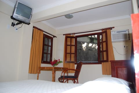 Basic Double Room, Garden View | In-room safe, bed sheets