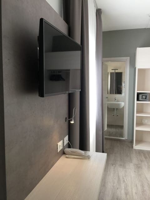 Design Single Room | In-room safe, desk, soundproofing, free WiFi