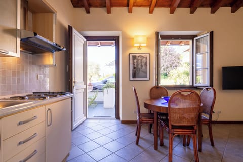 Premium Room, 1 Bedroom | Private kitchen