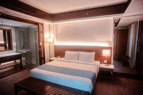 Sea Suite Room | In-room safe, desk, iron/ironing board, free WiFi
