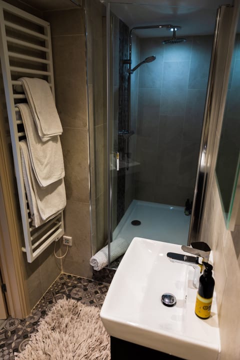 Comfort Double or Twin Room | Bathroom | Shower, rainfall showerhead, designer toiletries, hair dryer