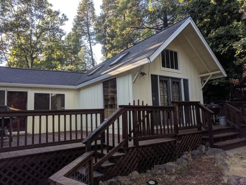 Front deck of Dandelion's Lair.