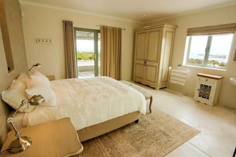 Standard House, 5 Bedrooms | Free WiFi, bed sheets