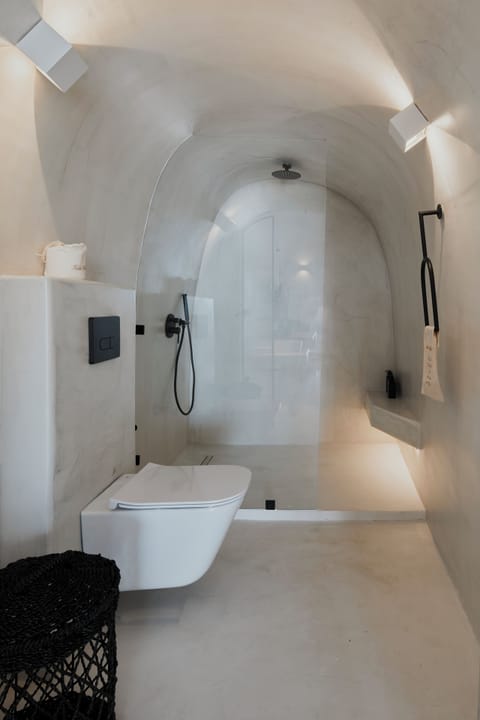 Deluxe Suite, Hot Tub, Sea View | Bathroom | Free toiletries, hair dryer, bathrobes, slippers