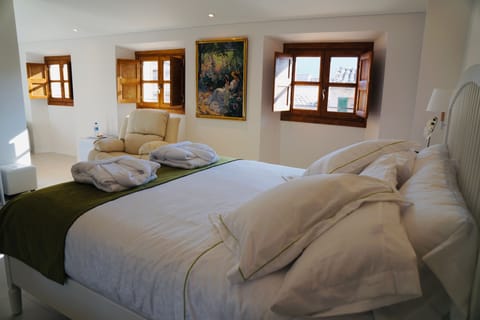 Deluxe Room | Premium bedding, down comforters, soundproofing, free WiFi