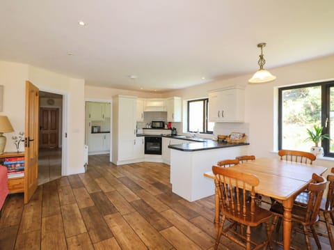 Dishwasher, cookware/dishes/utensils