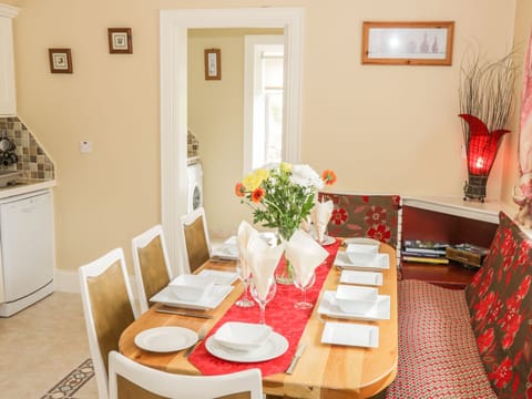 Cottage | Dining