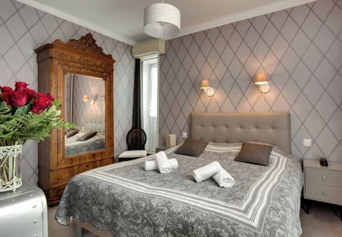 Traditional Double Room | In-room safe, individually decorated, desk, laptop workspace