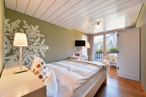 Superior Single Room, Balcony | In-room safe, individually decorated, individually furnished, desk