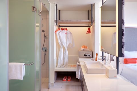 Room (HARRIS) | Bathroom | Shower, free toiletries, hair dryer, slippers
