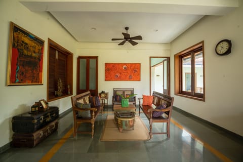 House, 2 Bedrooms (Cochin) | Living area | 40-inch flat-screen TV with cable channels, TV, fireplace