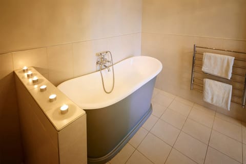 Sea Room | Bathroom | Designer toiletries, hair dryer, bathrobes, towels