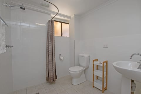 King Room  | Bathroom | Shower, free toiletries, hair dryer, towels