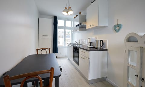 Comfort Apartment | Private kitchen | Fridge, microwave, oven, stovetop