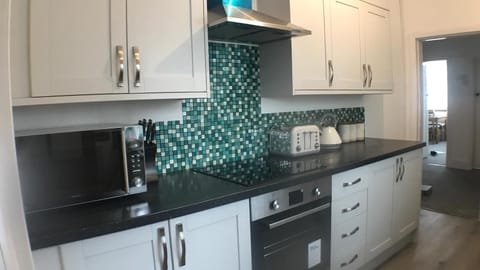 Eastville Court | Private kitchen | Fridge, microwave, oven, stovetop