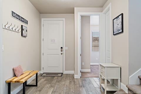 House, 5 Bedrooms | Interior