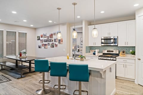 House, 5 Bedrooms | Private kitchen | Fridge, oven, coffee/tea maker, toaster