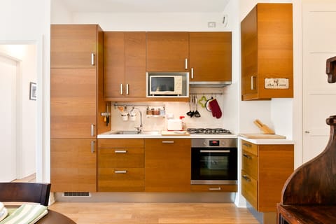 Apartment, 2 Bedrooms | Private kitchen | Fridge, microwave, oven, stovetop
