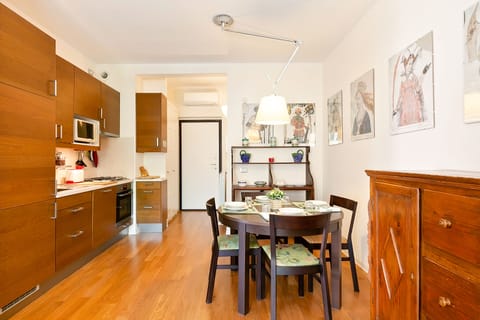 Apartment, 2 Bedrooms | In-room dining