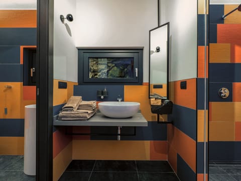 Exclusive Double or Twin Room | Bathroom sink