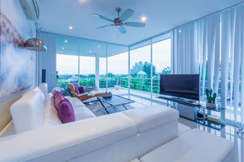 Family Villa | Living room | Flat-screen TV