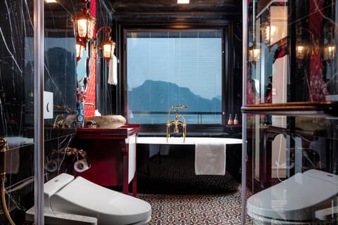 Exclusive Suite | Bathroom | Separate tub and shower, deep soaking tub, free toiletries, hair dryer