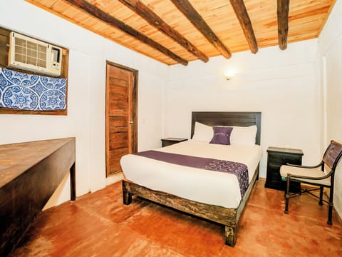 Standard Room | Desk, soundproofing, free WiFi, bed sheets