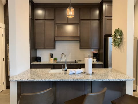 Suite | Private kitchen | Fridge, microwave, dishwasher, coffee/tea maker