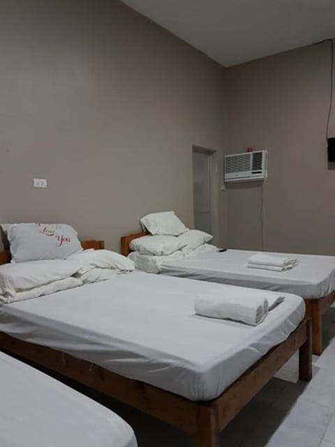 Quadruple Room | Free WiFi, bed sheets