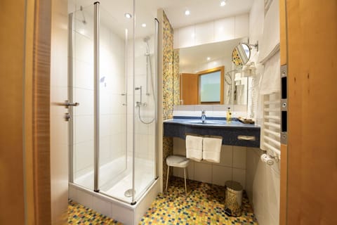 Standard Single Room | Bathroom | Shower, free toiletries, hair dryer, slippers