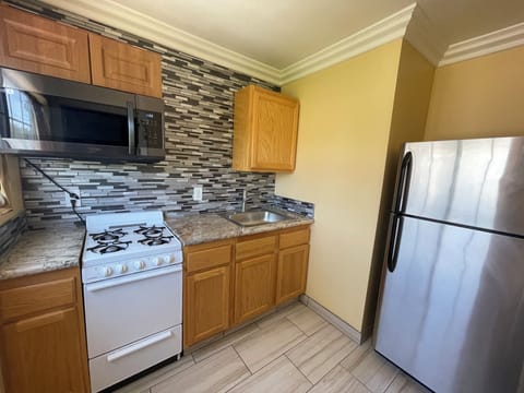 Deluxe Room, 1 King Bed, Kitchenette | Private kitchen | Fridge, microwave