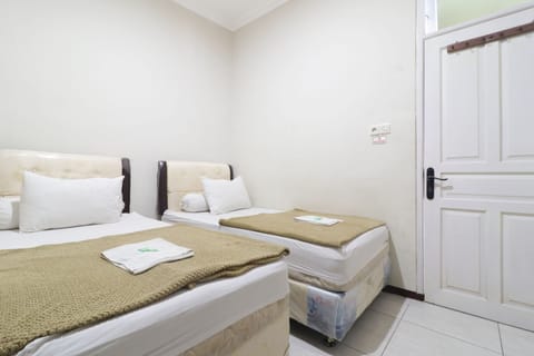 Executive Room | Desk, laptop workspace, free WiFi, bed sheets