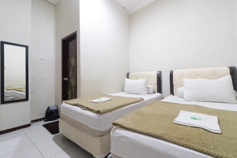 Executive Room | Desk, laptop workspace, free WiFi, bed sheets