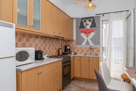 Comfort Apartment, 1 Bedroom | Private kitchen | Fridge, microwave, oven, stovetop