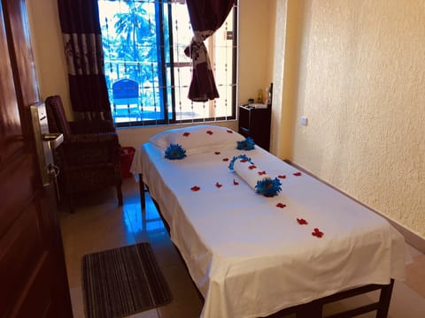 Couples treatment rooms, deep-tissue massages