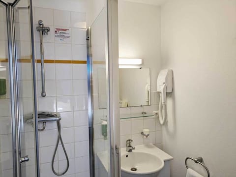 Double Room | Bathroom | Shower, hair dryer, towels