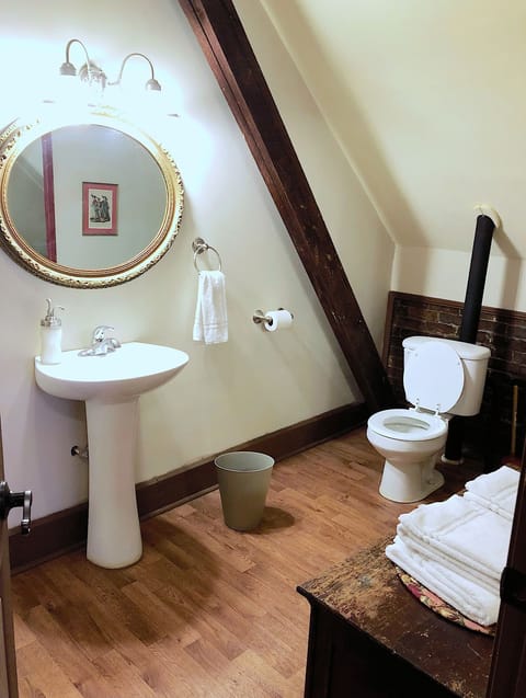 DuPriest Room | Bathroom | Free toiletries, hair dryer, towels
