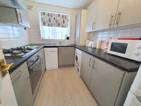 Apartment | Private kitchen | Fridge, microwave, oven, stovetop