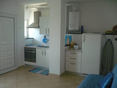 Apartment, 1 Bedroom, Sea View (2 pax) | Private kitchen | Full-size fridge, oven, stovetop, electric kettle