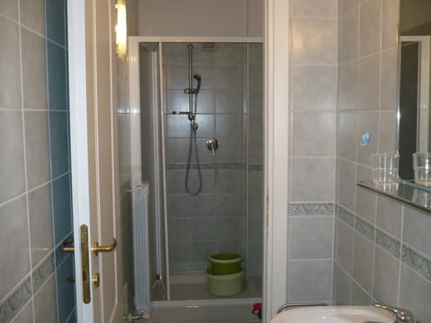 Deluxe Apartment, 1 Bedroom, Sea View (4 pax) | Bathroom shower