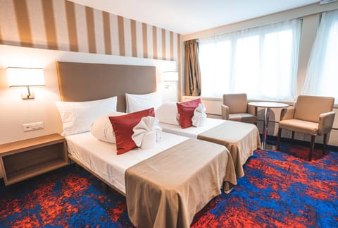 Business Twin Room | Hypo-allergenic bedding, minibar, in-room safe, individually decorated