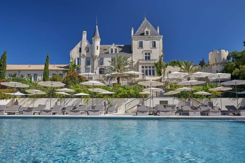 Seasonal outdoor pool, pool umbrellas, sun loungers