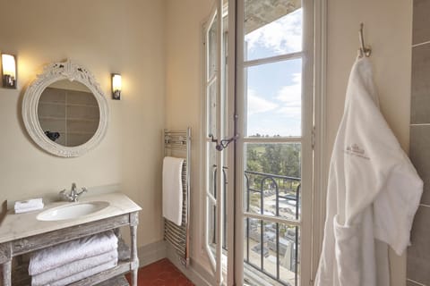 La Chambre du Chateau | Bathroom | Designer toiletries, hair dryer, towels