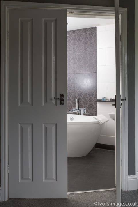 Suite, Ensuite (Master) | Bathroom