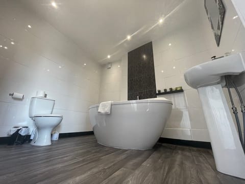 Suite, Ensuite (Master) | Bathroom