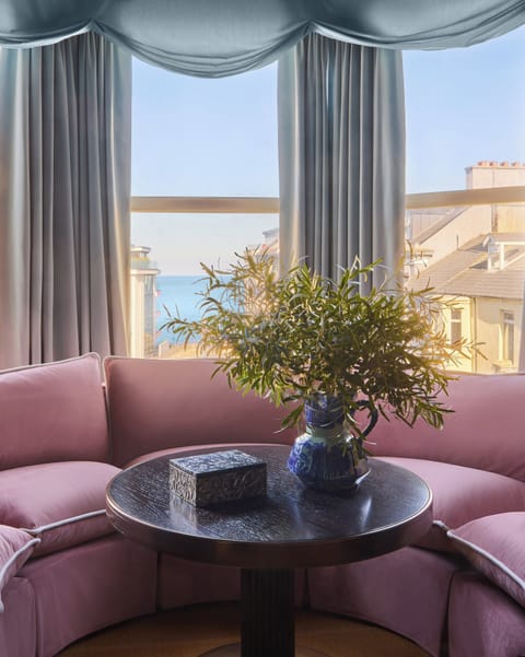 Deluxe Room, 1 King Bed | Premium bedding, minibar, in-room safe, desk