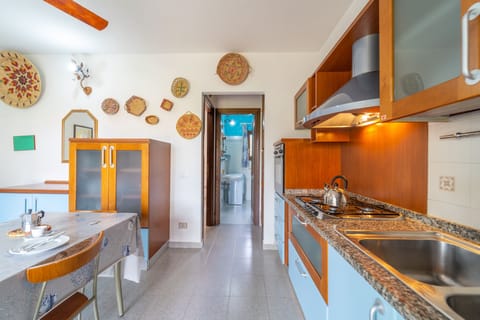 Apartment, 1 Bedroom | Private kitchen | Fridge, oven, stovetop, cookware/dishes/utensils