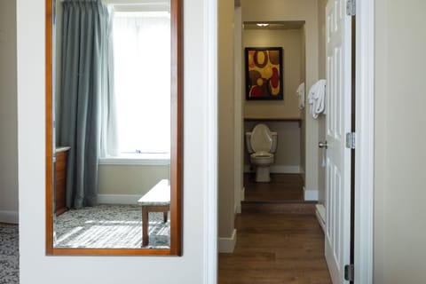 Suite, Multiple Beds, Non Smoking | Bathroom | Free toiletries, hair dryer, towels