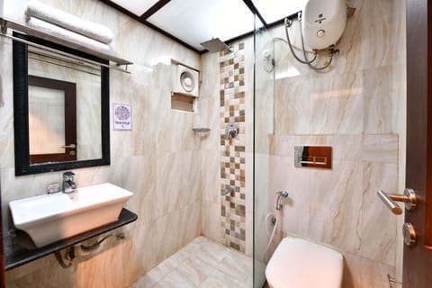 Family Room (3 BHK) | Bathroom | Shower, rainfall showerhead, free toiletries, towels