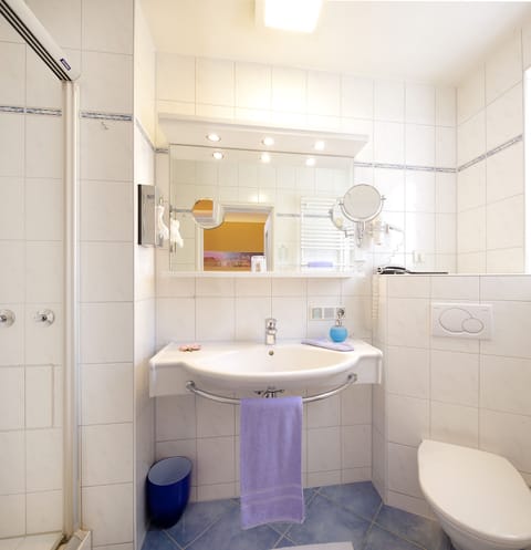 Shower, free toiletries, hair dryer, towels